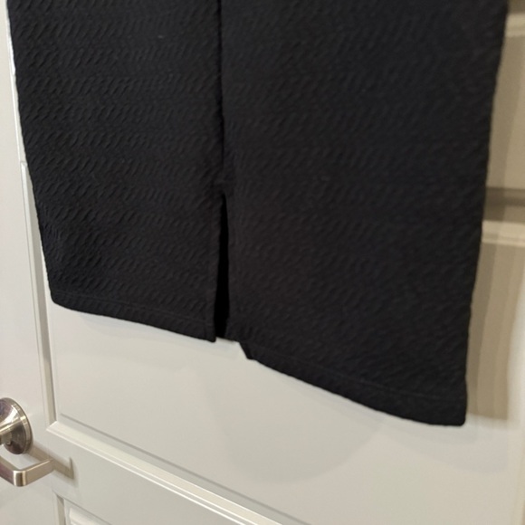 ASTR THE LABEL | Textured Body Con Dress Black Midi Size Small - Picture 5 of 12